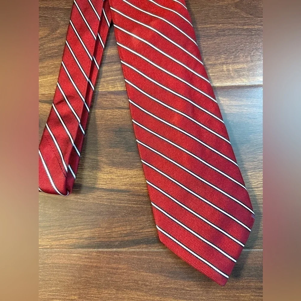 BREUER 100% Silk Red With White Stripes Repp Tie Made in Italy